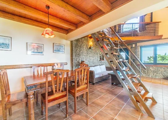 Nikolas Stone House With Stynning Seaview *