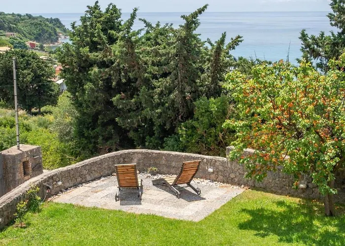 Nikolas Stone House With Stynning Seaview