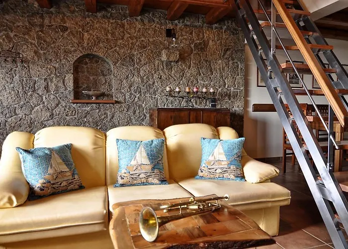 Вилла Nikolas Stone House With Stynning Seaview