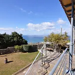 Nikolas Stone House With Stynning Seaview *
