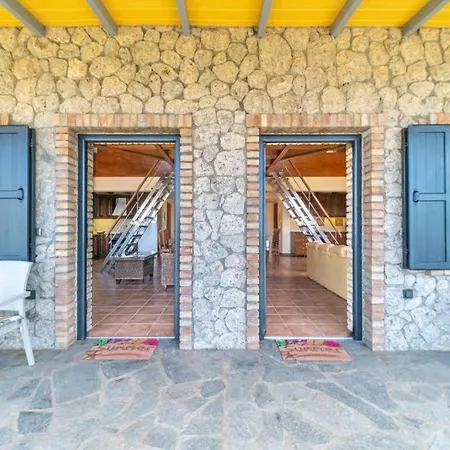 Nikolas Stone House With Stynning Seaview *