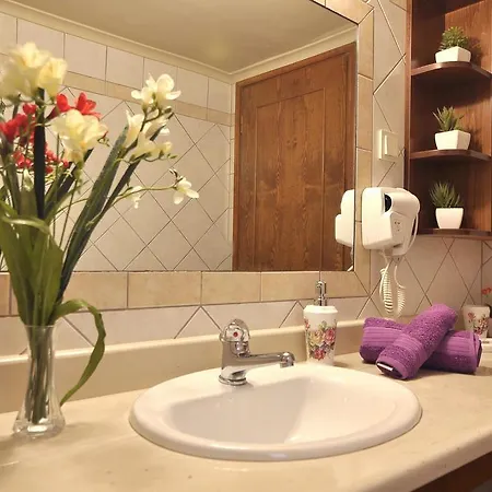 Nikolas Stone House With Stynning Seaview