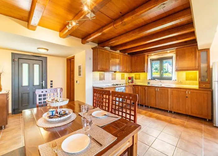 Nikolas Stone House With Stynning Seaview *