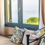 Nikolas Stone House With Stynning Seaview