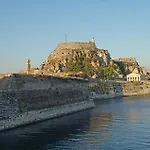 Nikolas Stone House With Stynning Seaview וילה