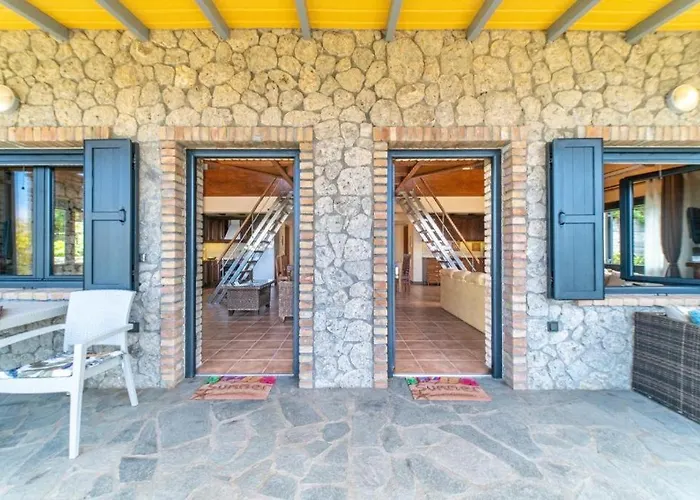 Nikolas Stone House With Stynning Seaview *
